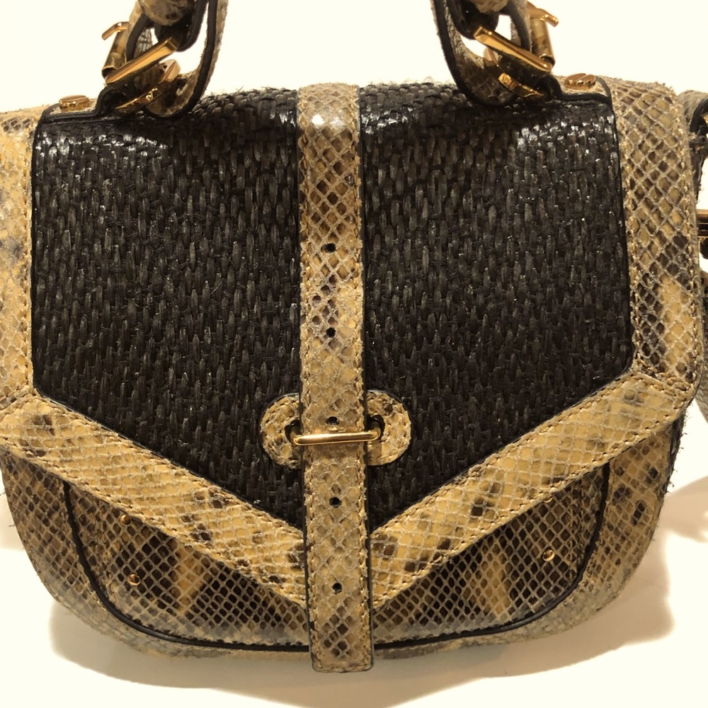 TORY BURCH - 797 CROSSBODY SNAKE EMBOSSED LEATHER AND RAFFIA POUCH